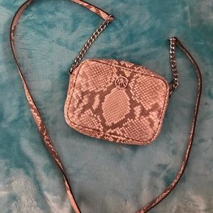 {Michael kors} crossbody